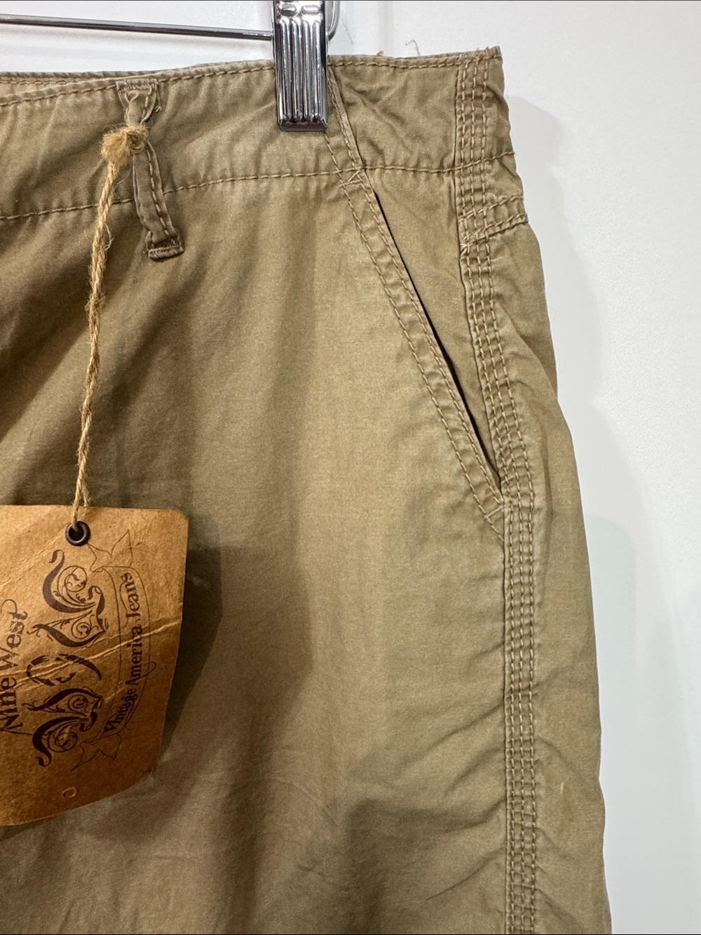 Nine West Casual Women’s Khaki Shorts w/ Front Button Zipper Enclosure - Size 14 - Picture 4 of 15